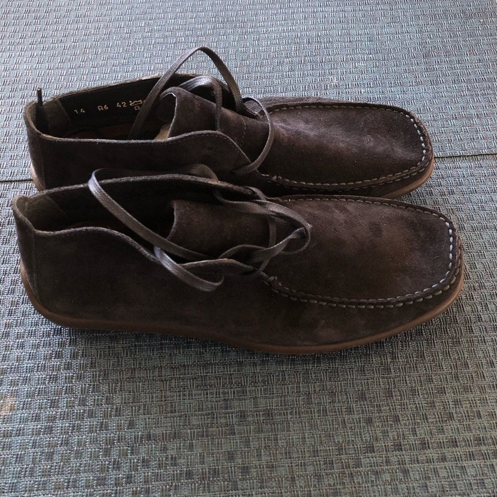 Suede low-top shoes